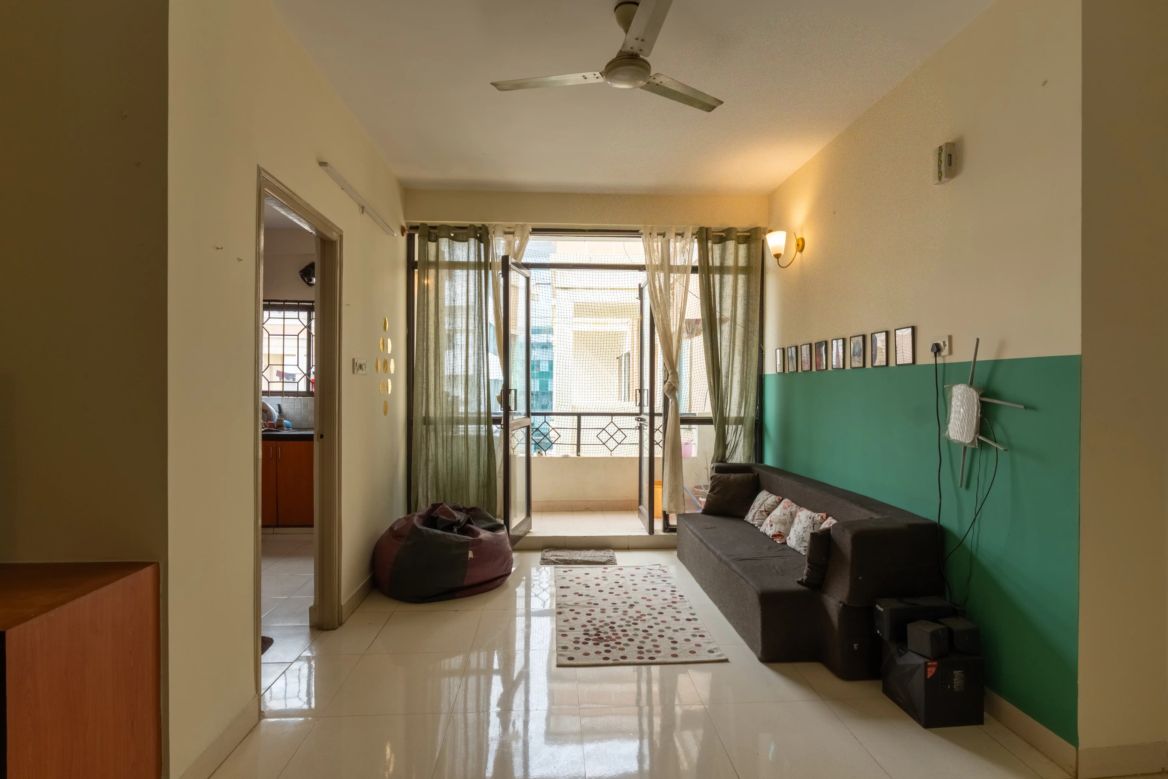 Hustle Bustle, Kadubisanahalli - Main