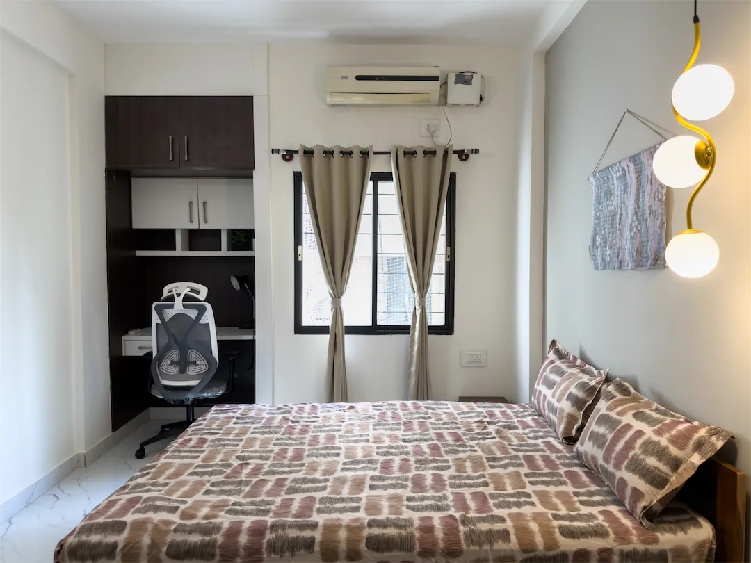 Nyro, MG Road - Main